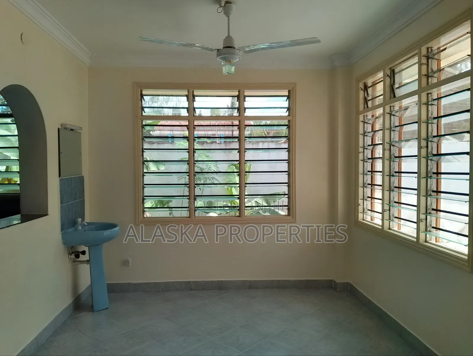 4bdrm Mansion in Beach Road Estate, Nyali Mkomani for rent in Nyali Mkomani