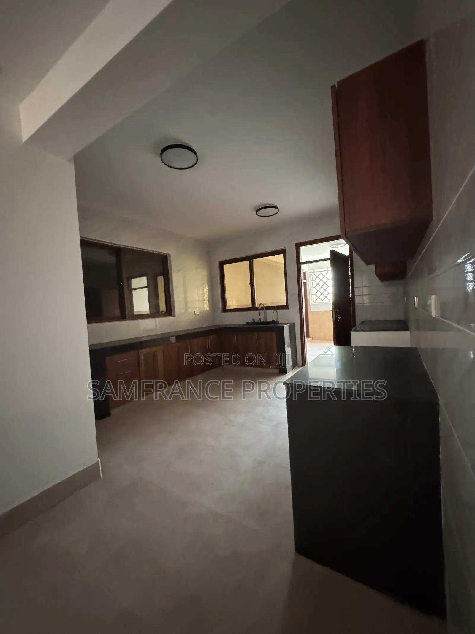 4bdrm Apartment in Kizingo for sale in Kizingo