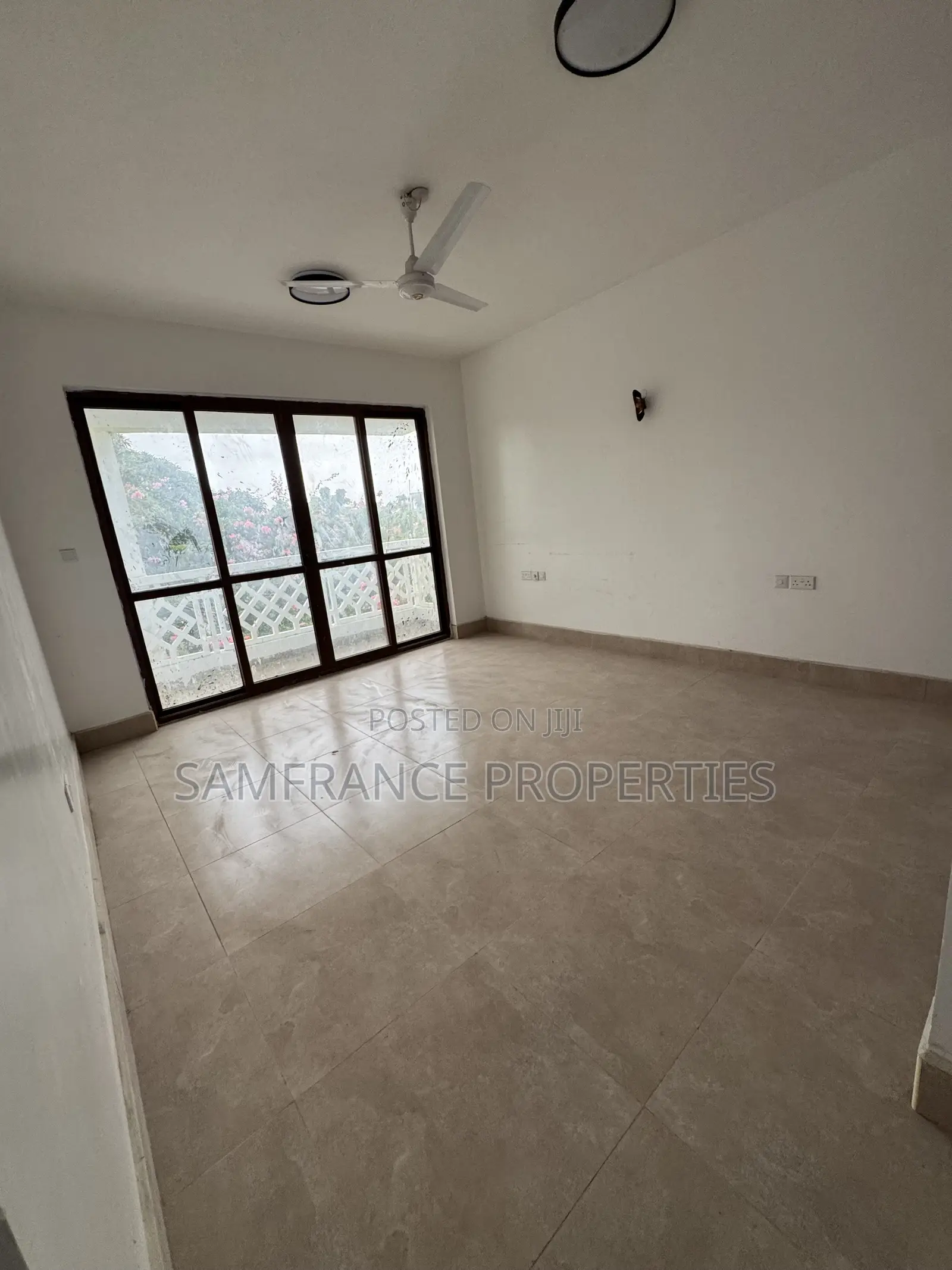 4bdrm Apartment in Kizingo for sale in Kizingo