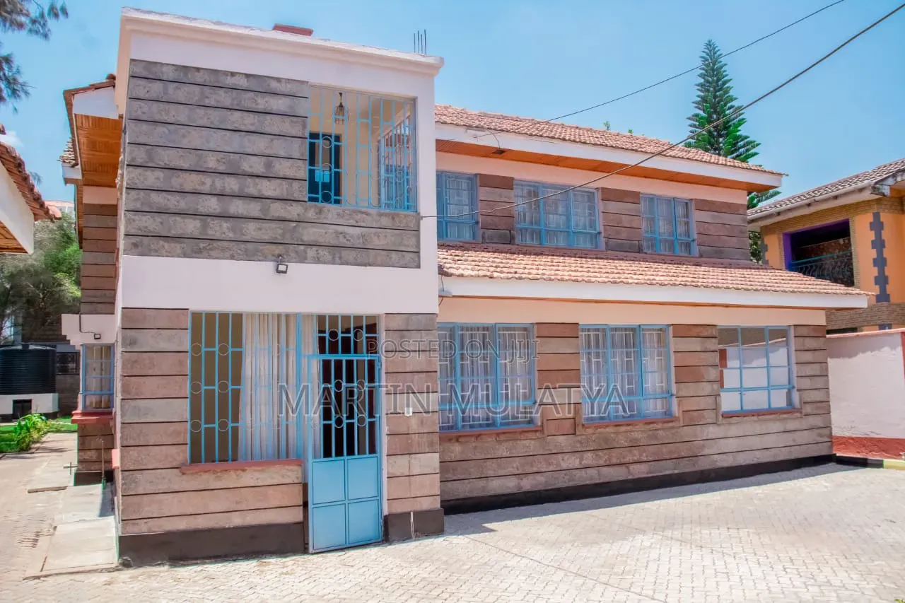 Furnished 8bdrm Maisonette in Gateway Mall Area for sale in Gateway Mall Area