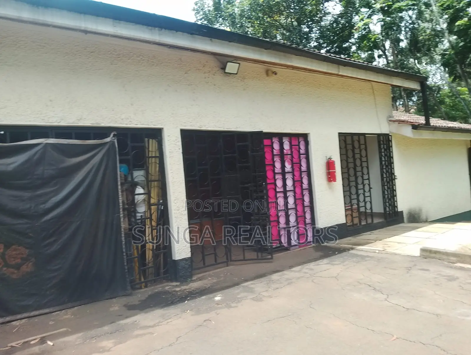 Commercial Property for Rent in Lavington in Valley Arcade