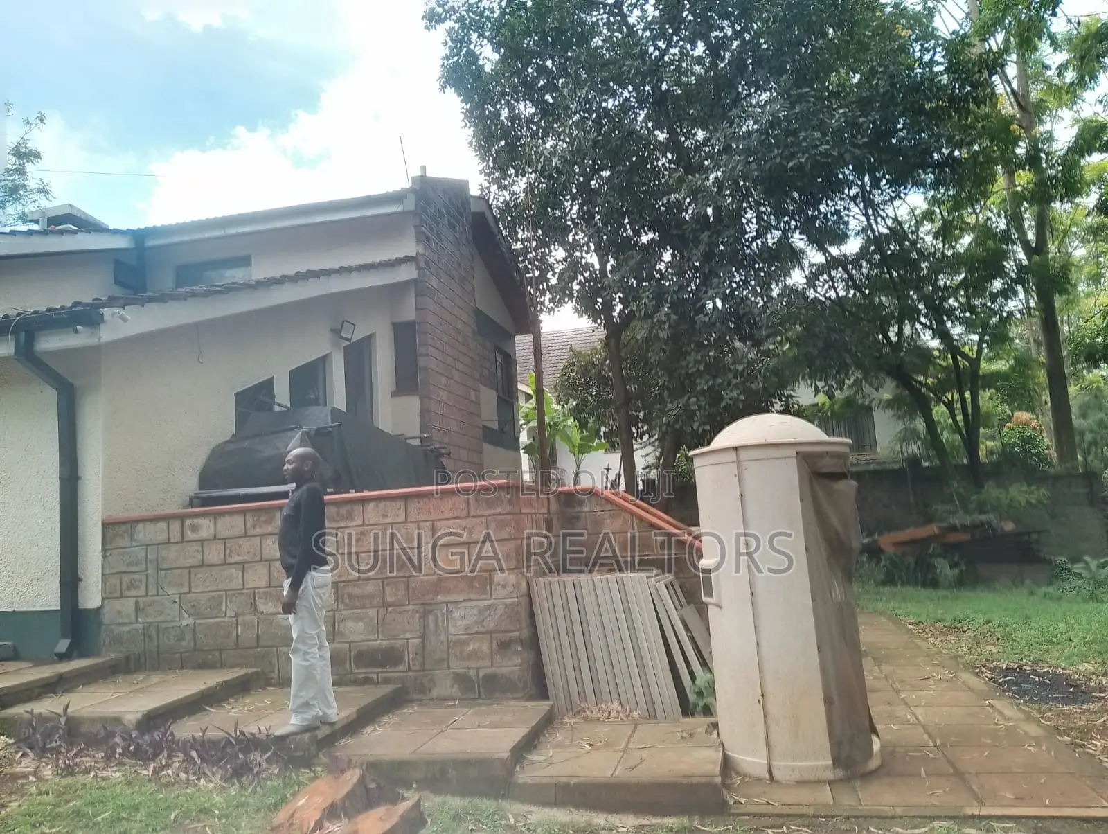 Commercial Property for Rent in Lavington in Valley Arcade