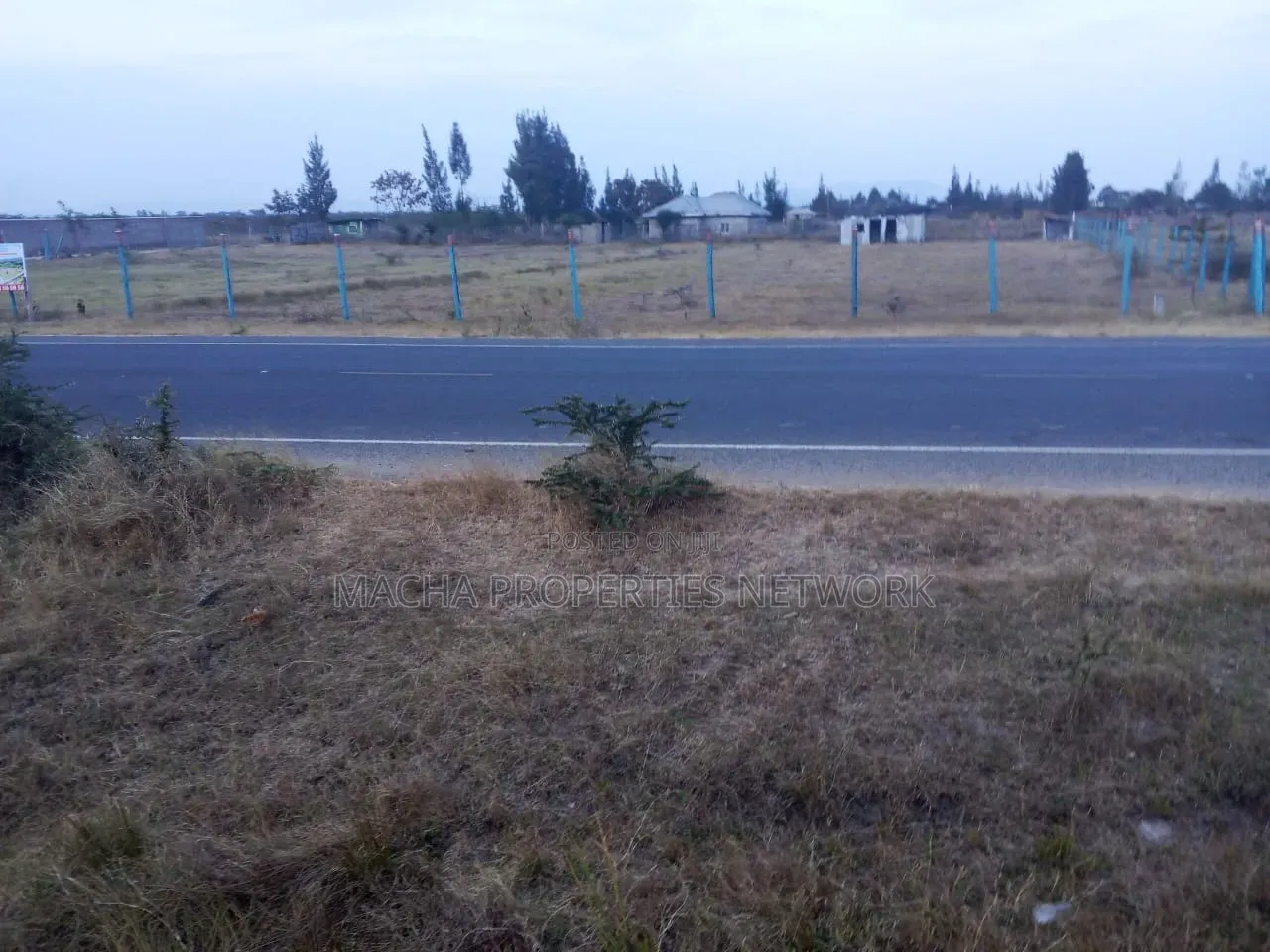 3 Joint(3 Plot)50by 100ft With Separate Title Deed Fronting Tarmac Rd in Masii