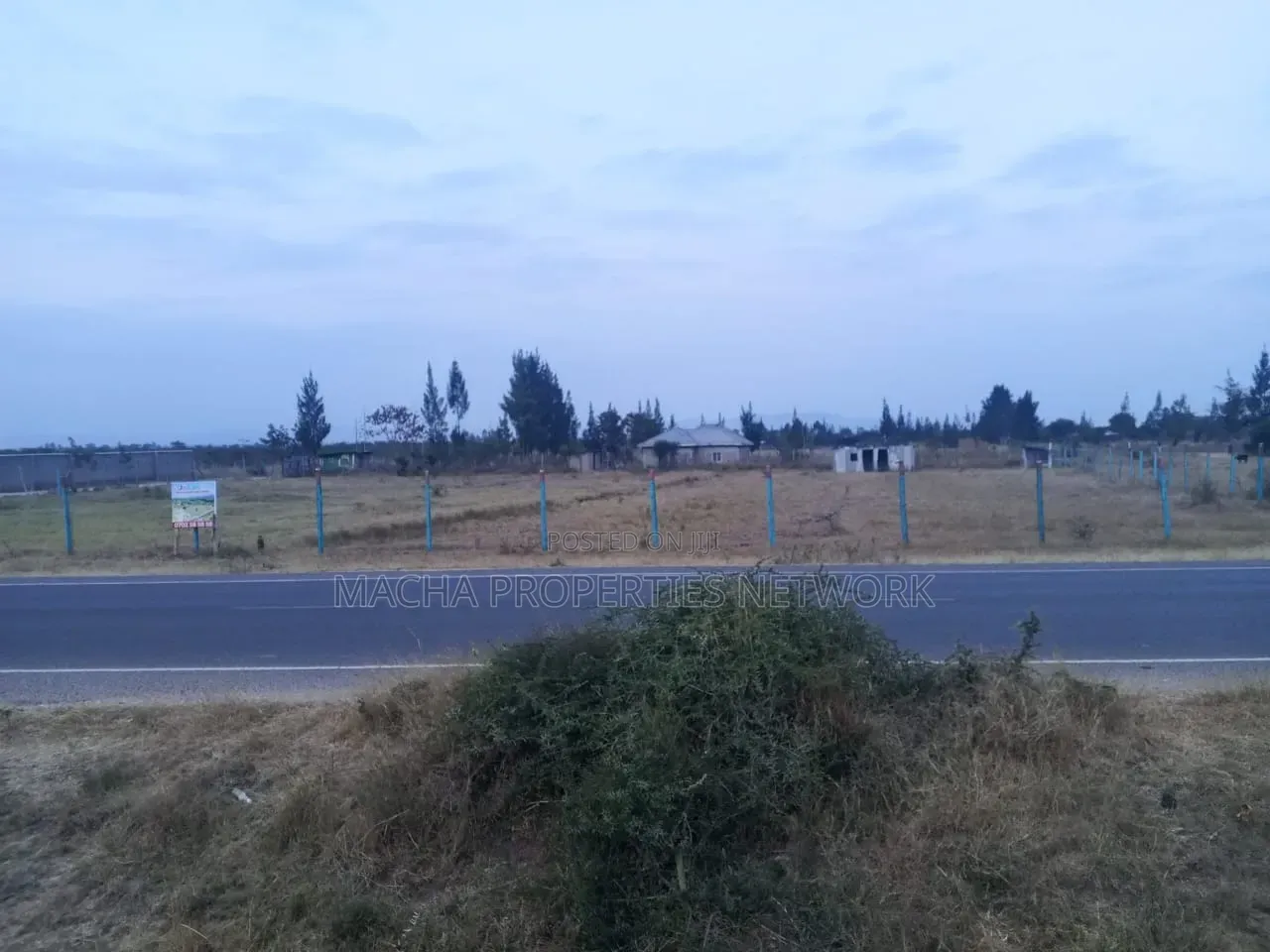 3 Joint(3 Plot)50by 100ft With Separate Title Deed Fronting Tarmac Rd in Masii