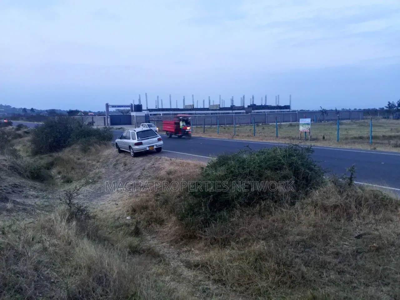 3 Joint(3 Plot)50by 100ft With Separate Title Deed Fronting Tarmac Rd in Masii