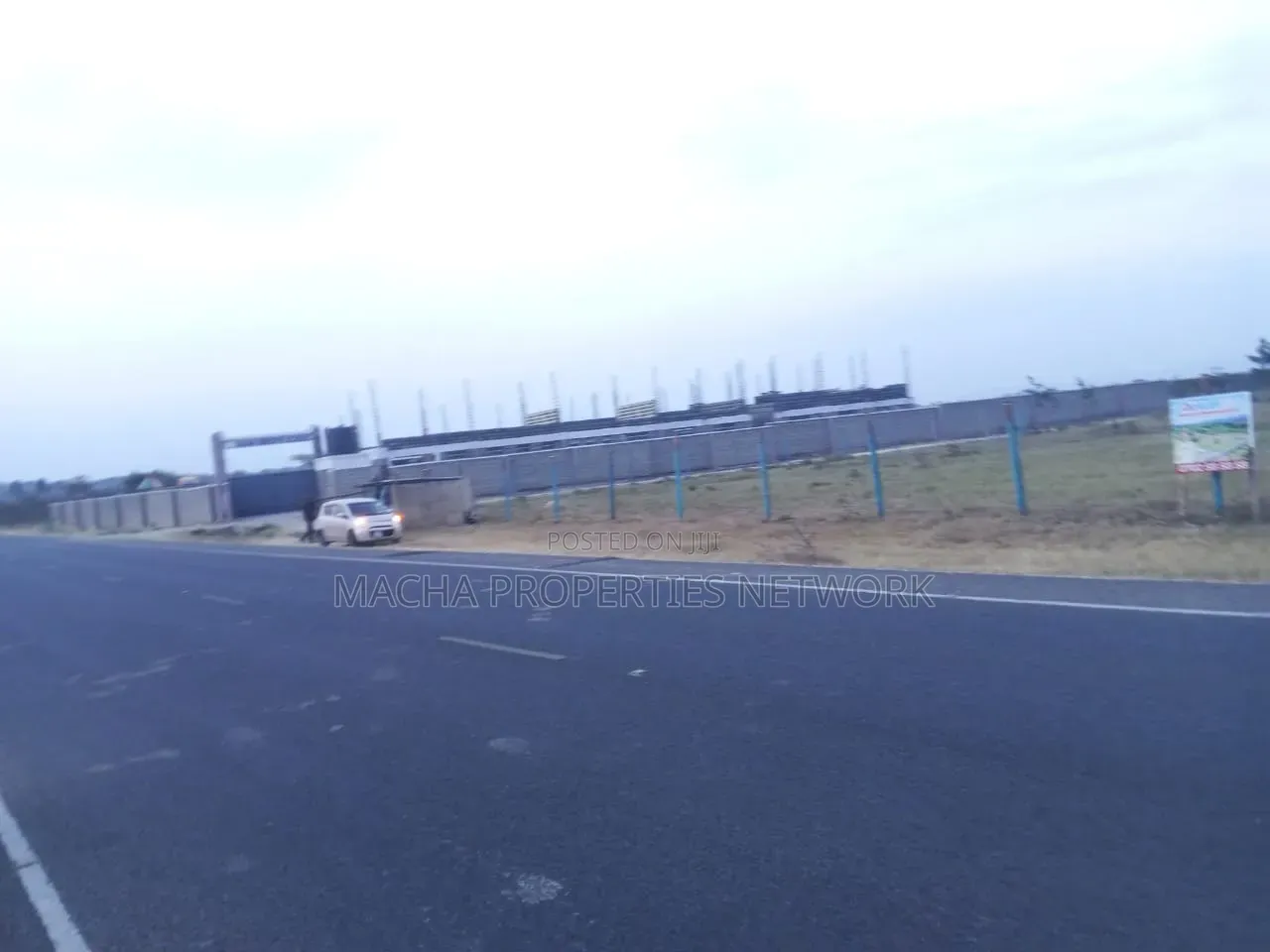 3 Joint(3 Plot)50by 100ft With Separate Title Deed Fronting Tarmac Rd in Masii