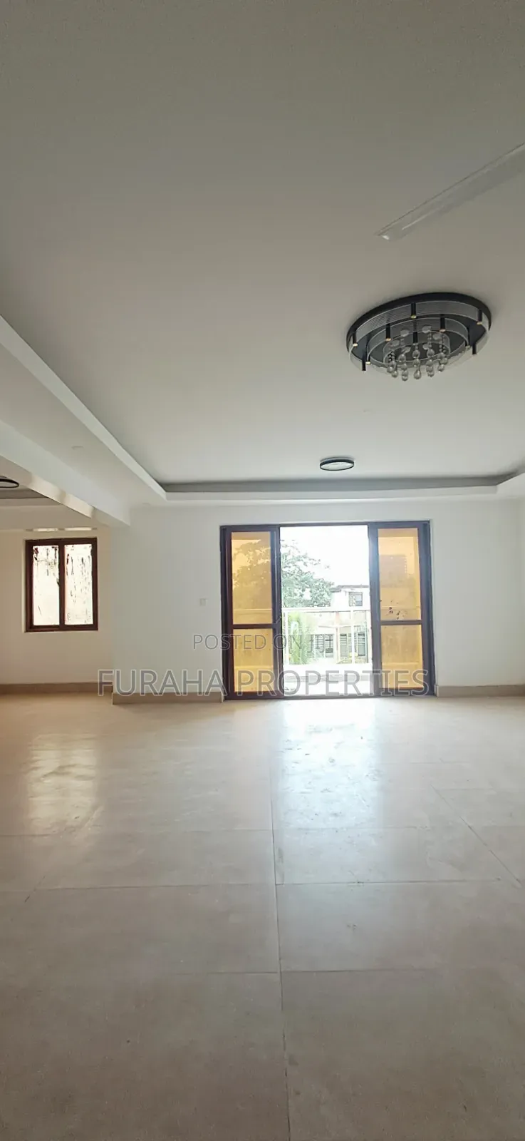 3bdrm Apartment in Kizingo for sale in Kizingo