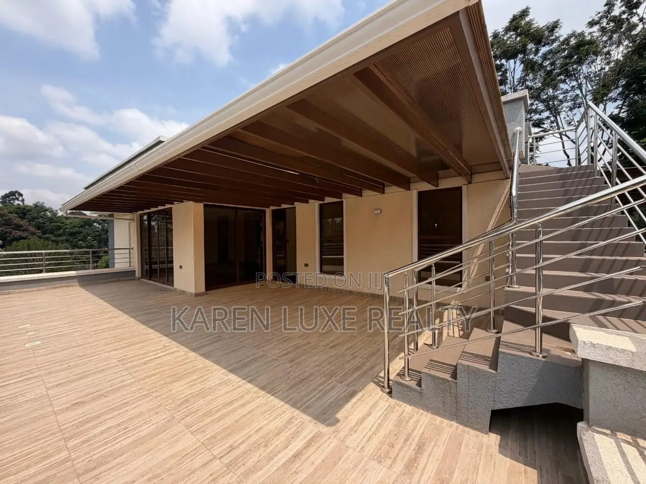 5bdrm Villa in Rosslyn for sale in Rosslyn