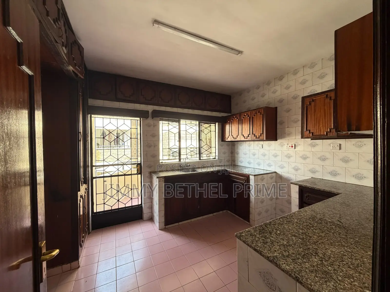 3bdrm Apartment in Raphta Road Area for rent in Raphta Road Area