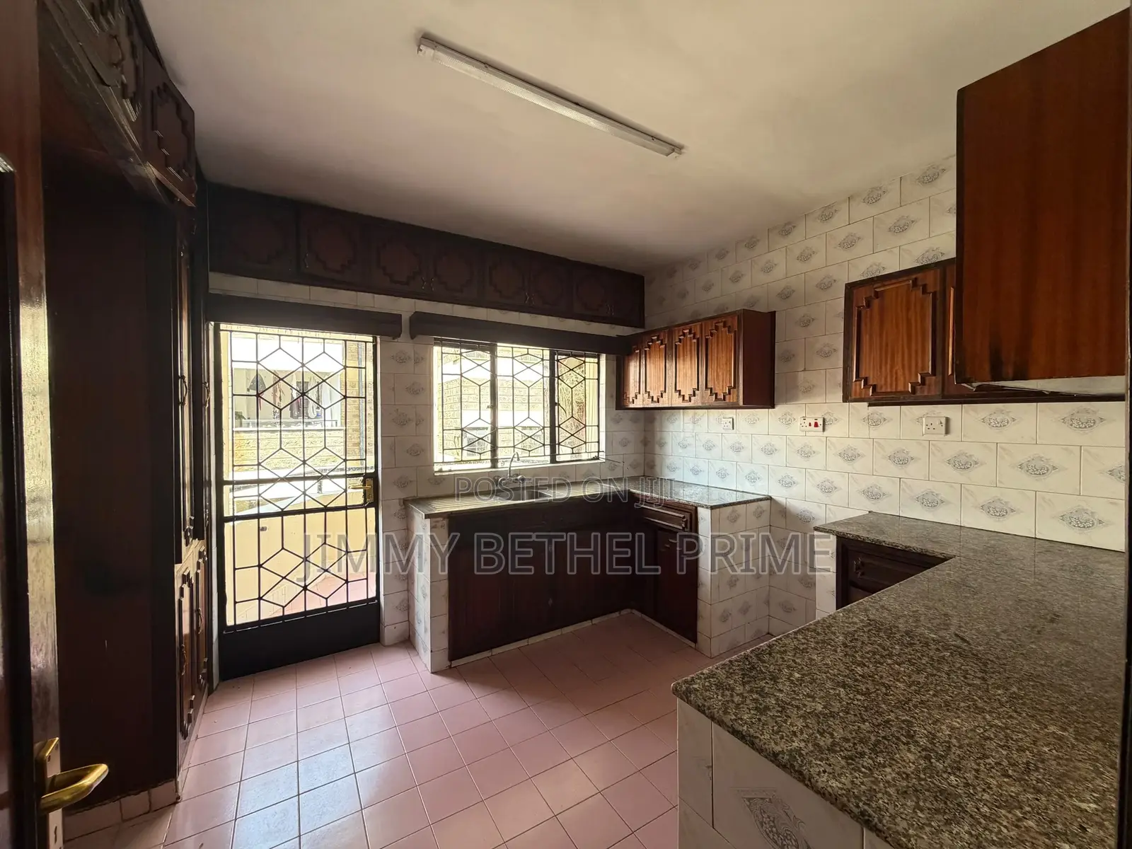 3bdrm Apartment in Raphta Road Area for rent in Raphta Road Area