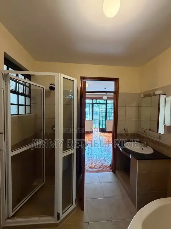 3bdrm Apartment in Lavington for sale in Lavington