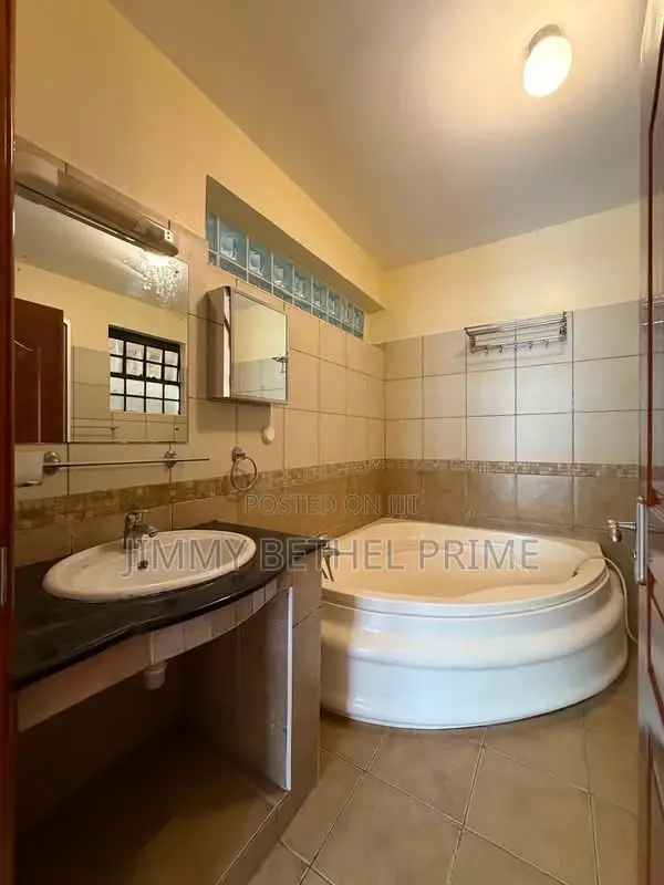 3bdrm Apartment in Lavington for sale in Lavington
