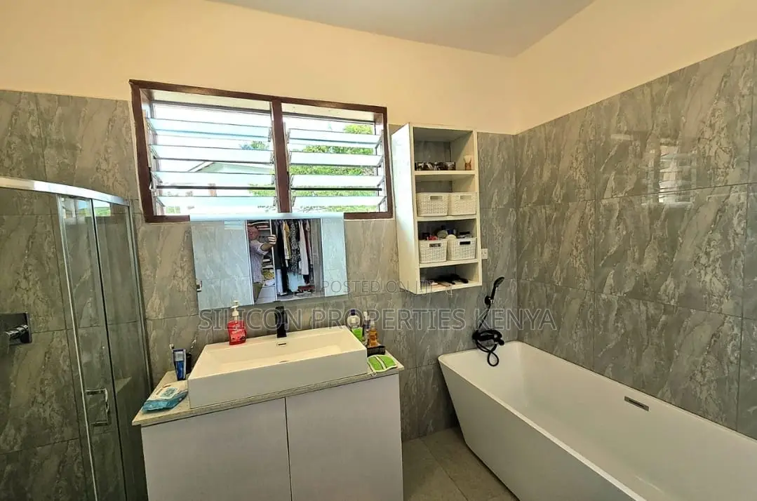 Furnished 3bdrm Villa in Diani for sale in Diani