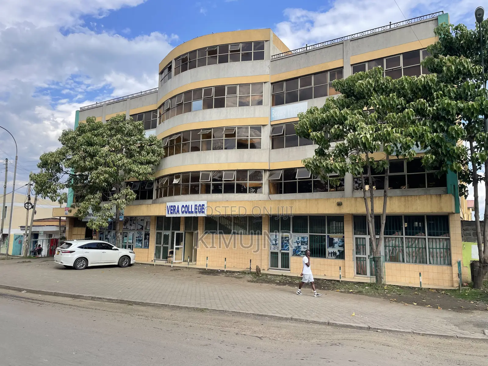 Prime Commercial Building to Let – Oginga Odinga Street in Biashara
