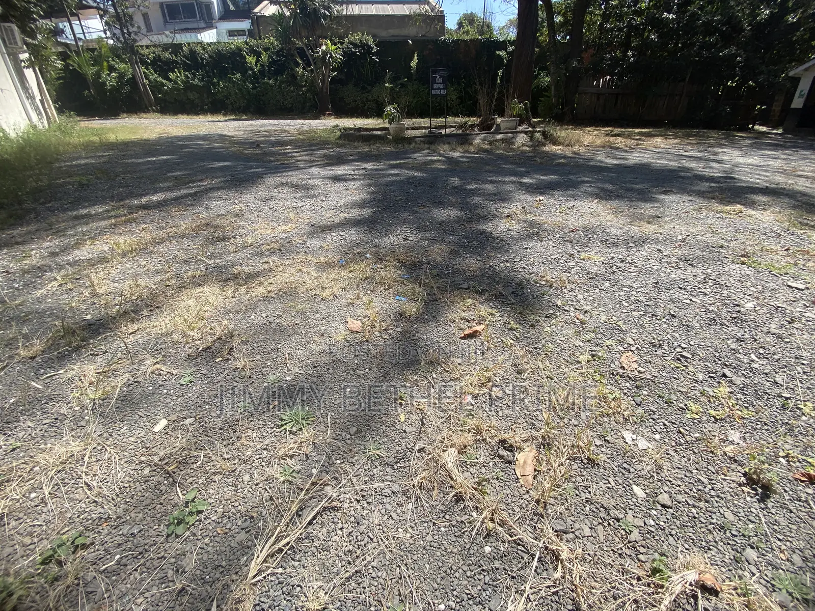 Prime 1 Acre for Rent in Riverside in Riverside Drive