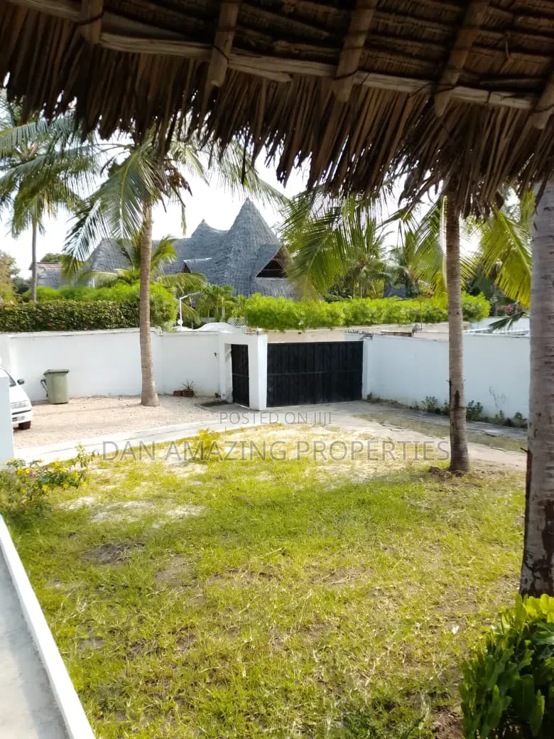 Furnished 3bdrm Villa in Diani 2Nd Row for sale in Diani