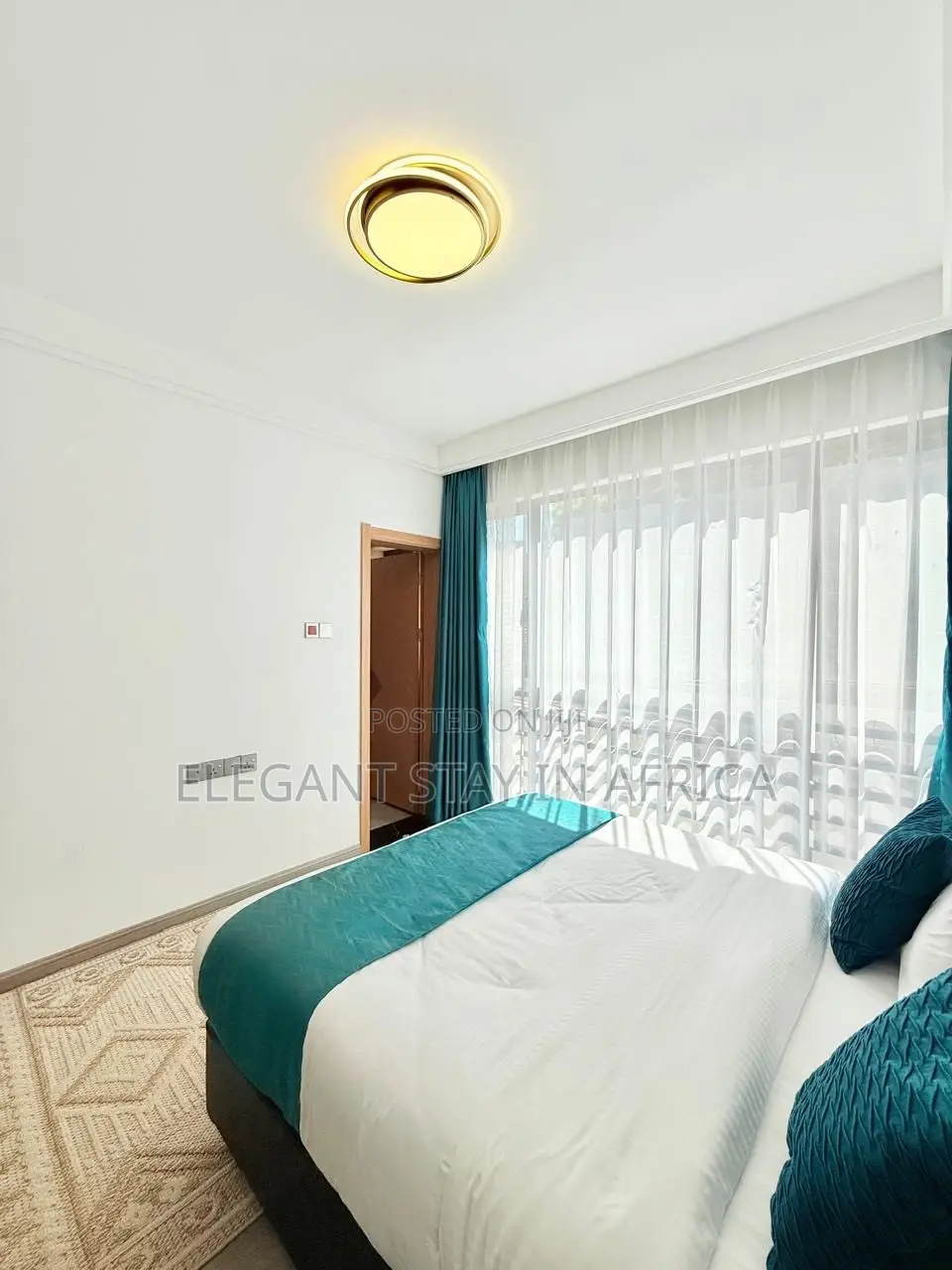 Cozy 3 Bed in Riverside at Per Day in Riverside Drive