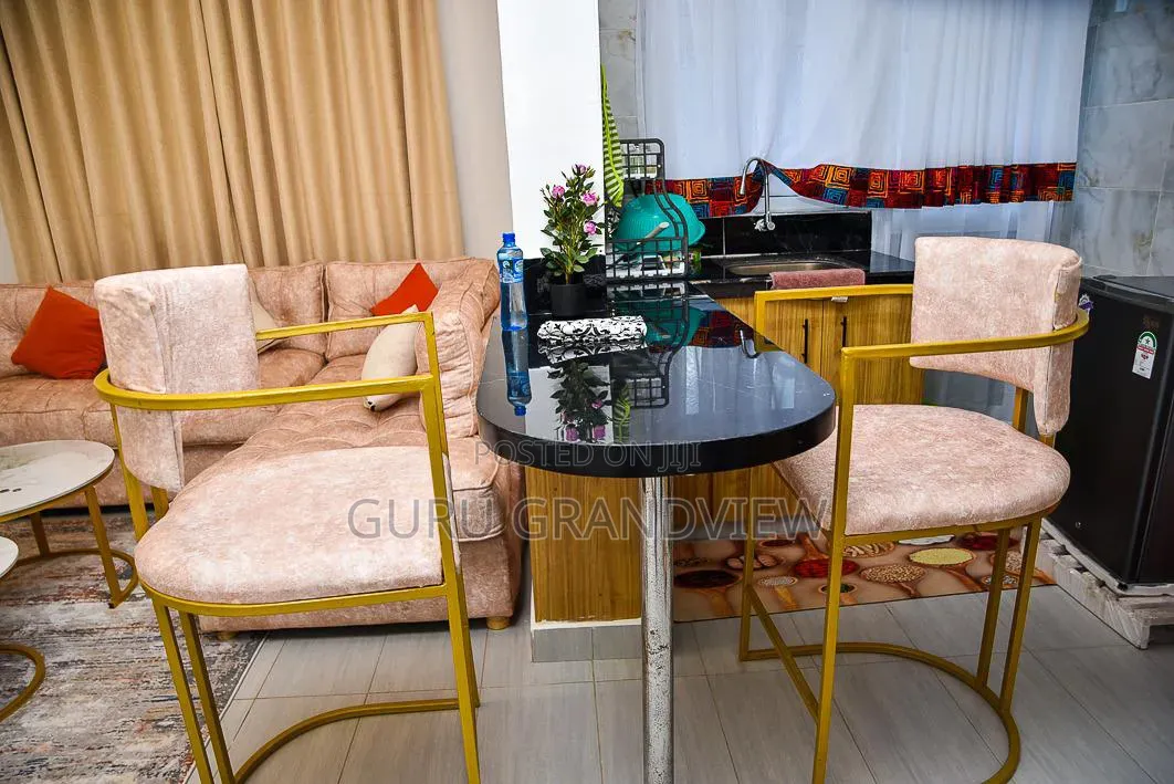 Meru 1 Bedroom Airbnb Makutano Luqman in Makutano