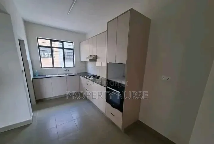 2bdrm Apartment in Gateway Mall Area for sale in Gateway Mall Area