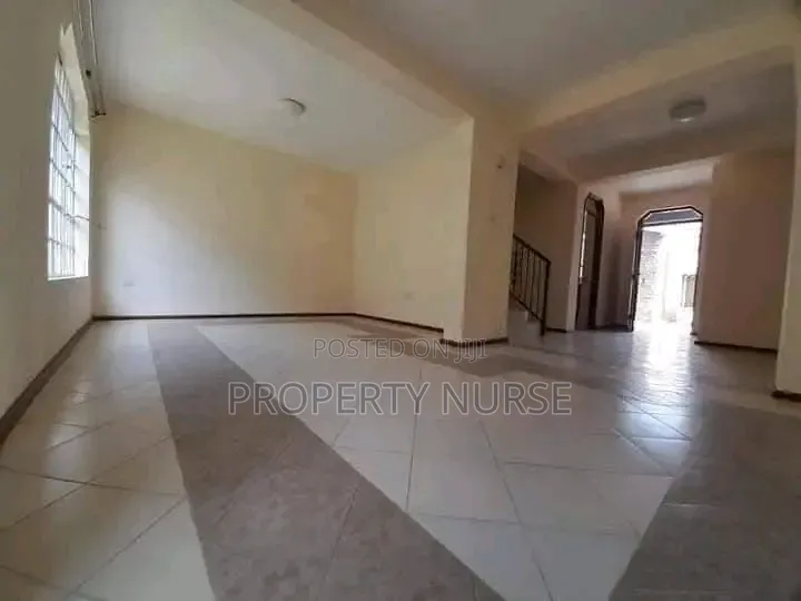 Furnished 3bdrm Maisonette in Gateway Mall Area for rent in Gateway Mall Area