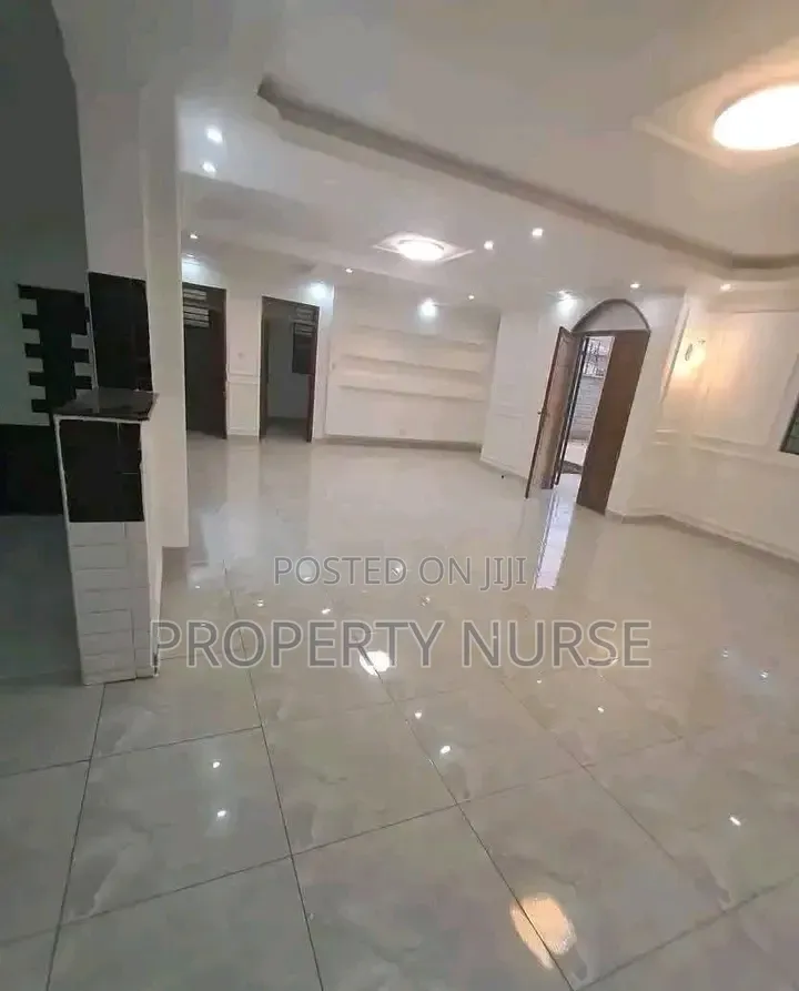 Furnished 5bdrm Maisonette in Gateway Mall Area for rent in Gateway Mall Area