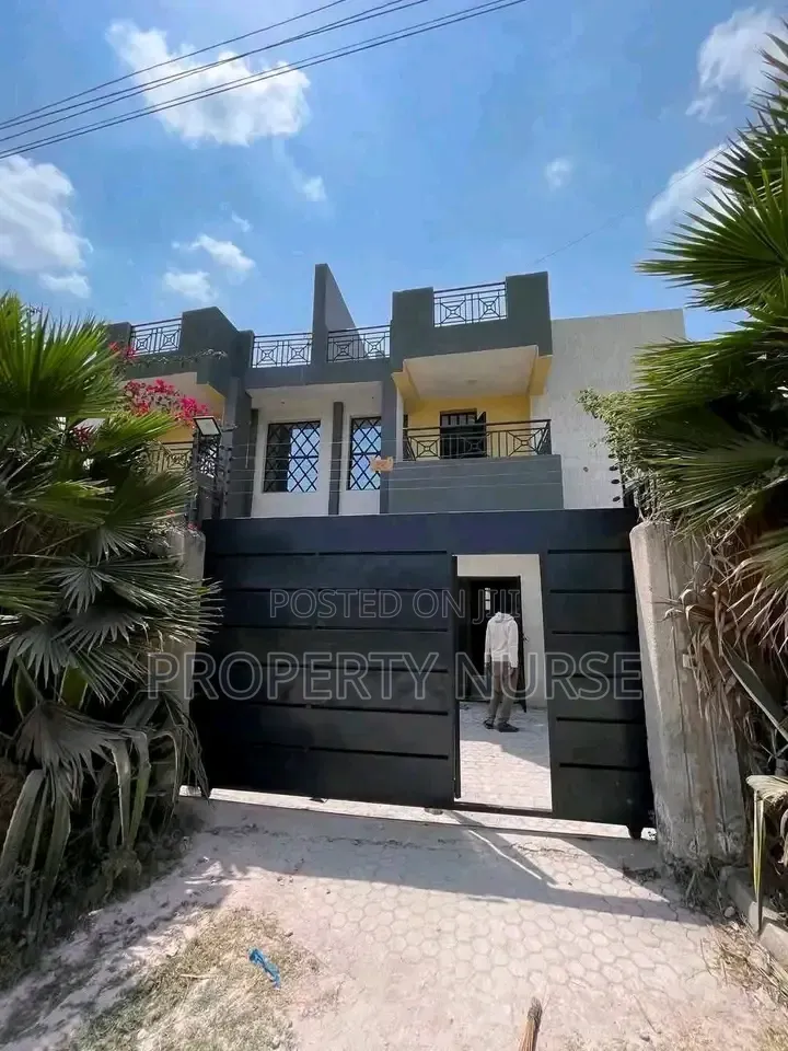 Furnished 4bdrm Duplex in Gateway Mall Area for rent in Gateway Mall Area