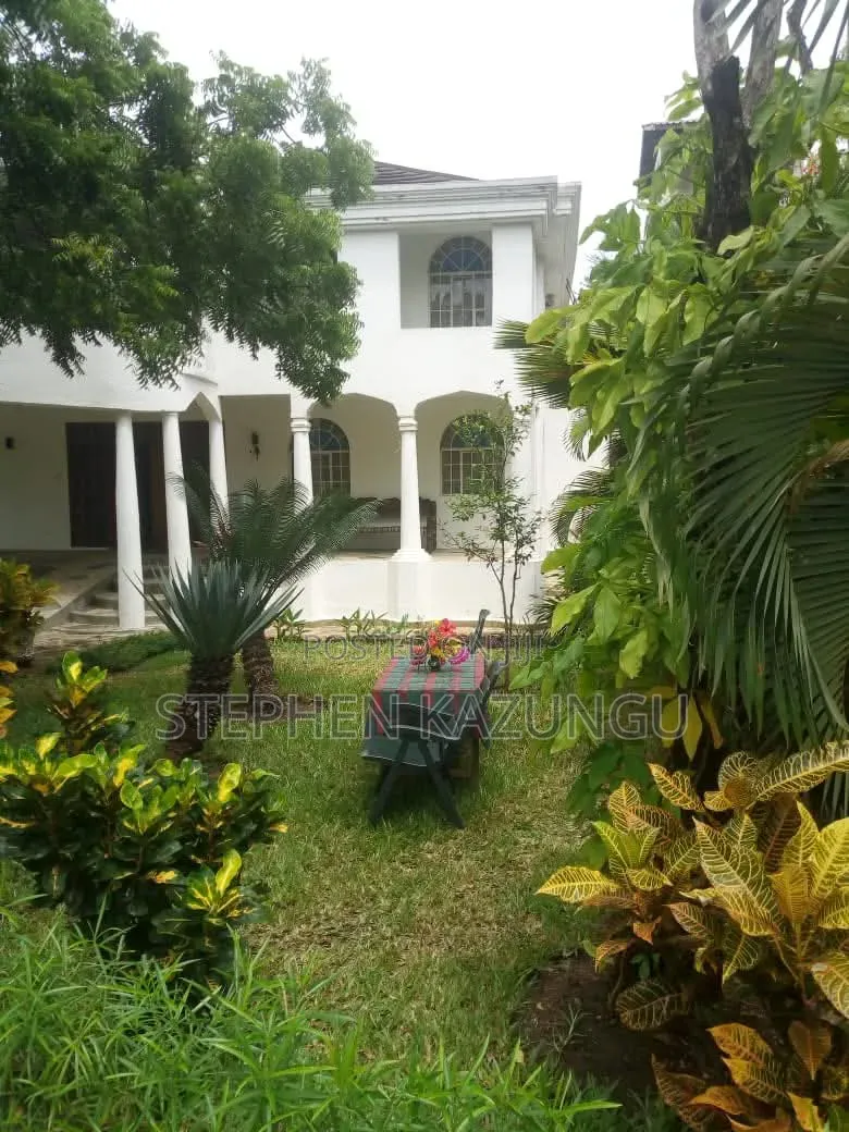 Furnished 8bdrm House in Cdv House Galu Beach, Ukunda for sale in Ukunda