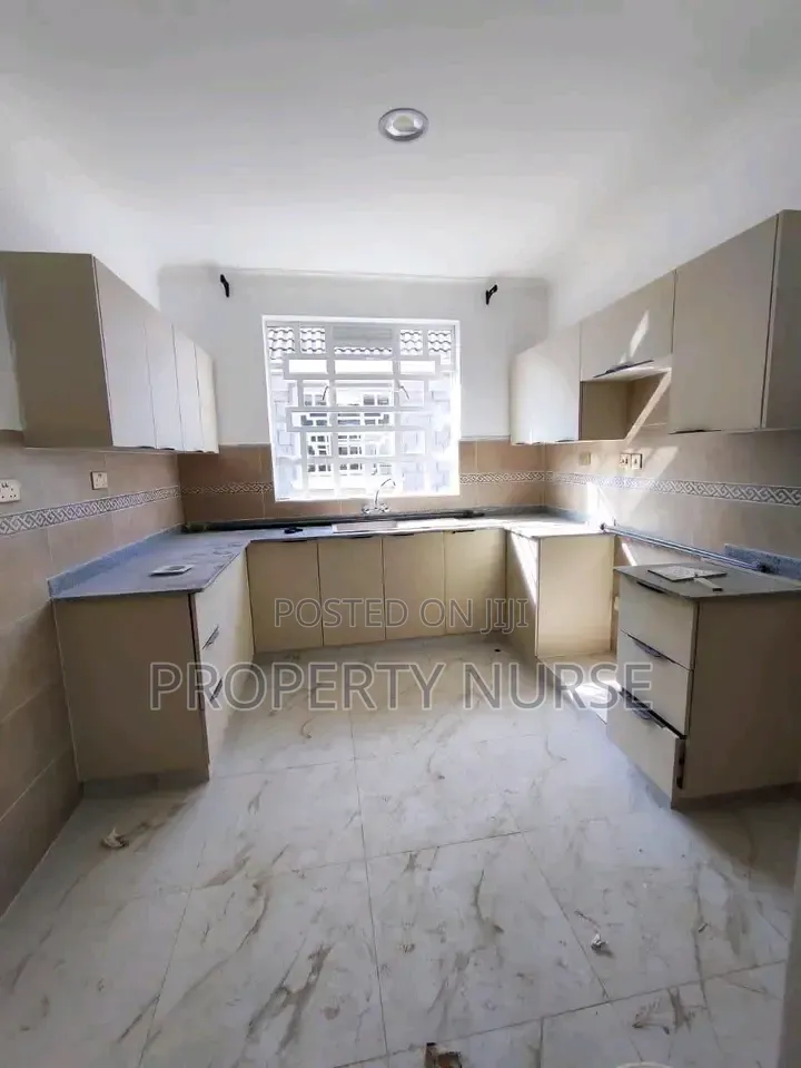 3bdrm Maisonette in Gateway Mall Area for rent in Gateway Mall Area