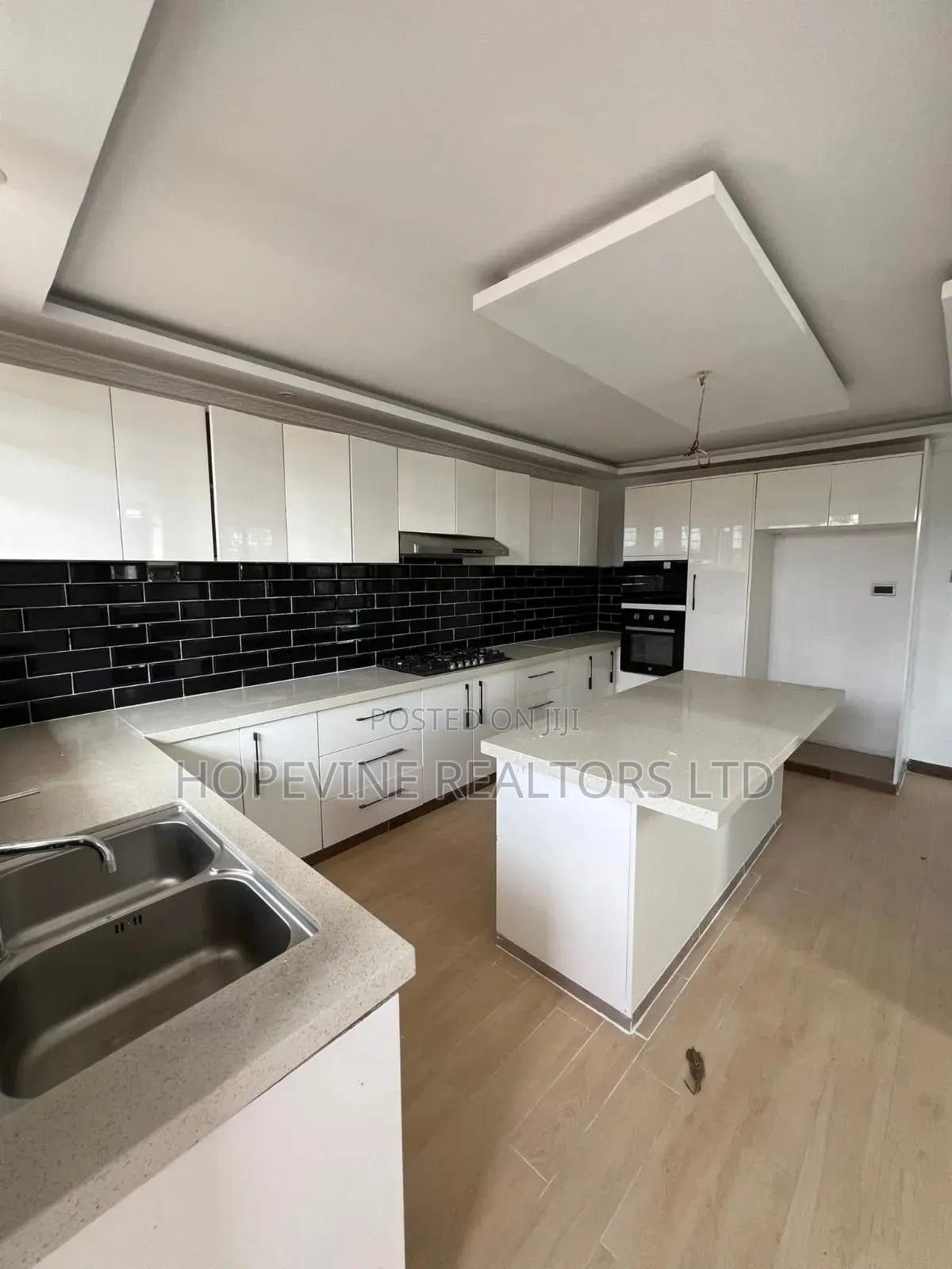 5bdrm Mansion in Kamakis for sale in Kamakis