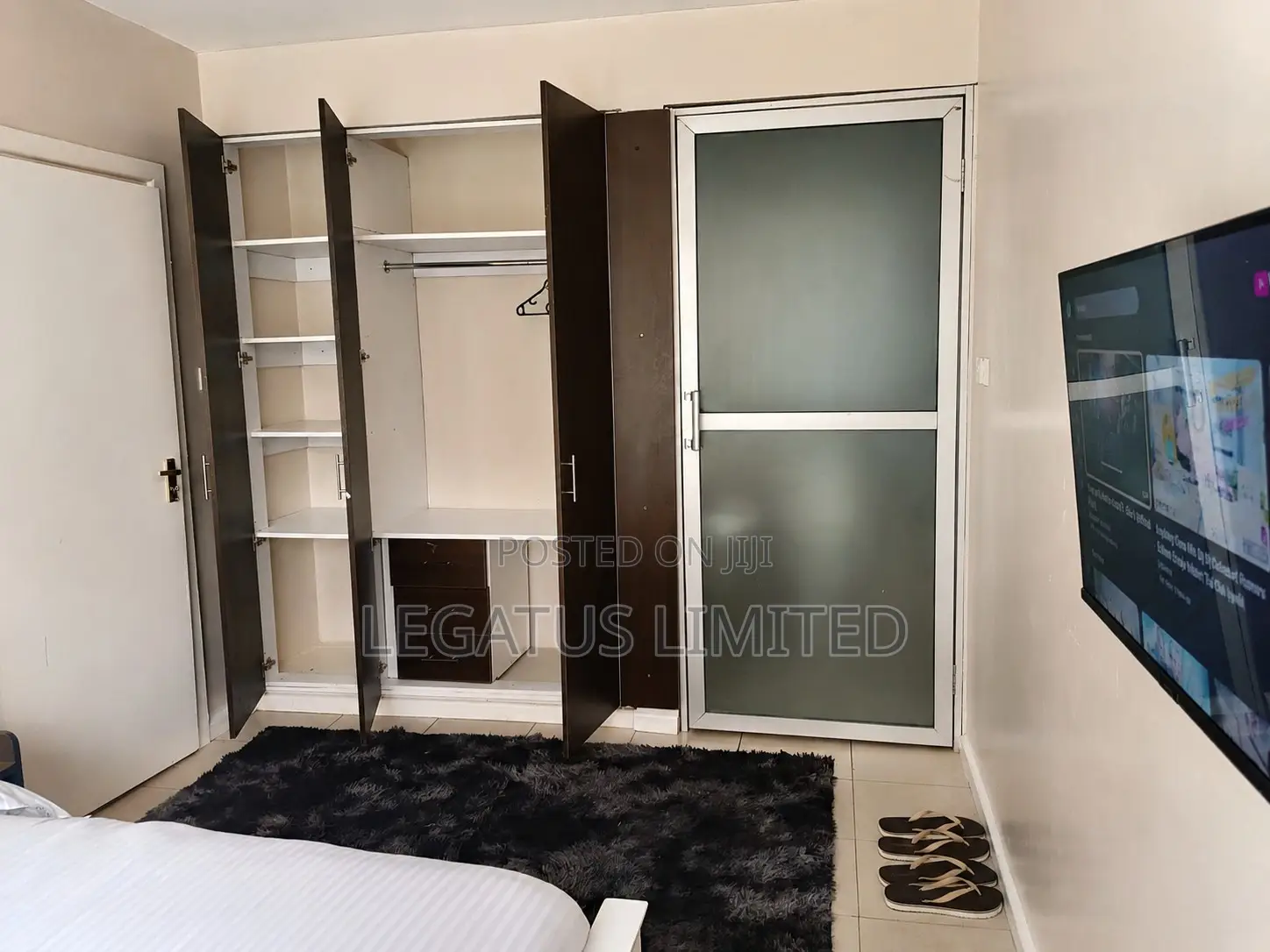 Spacious Poolside 2BR | WiFi Parking | Legatus in Kandisi