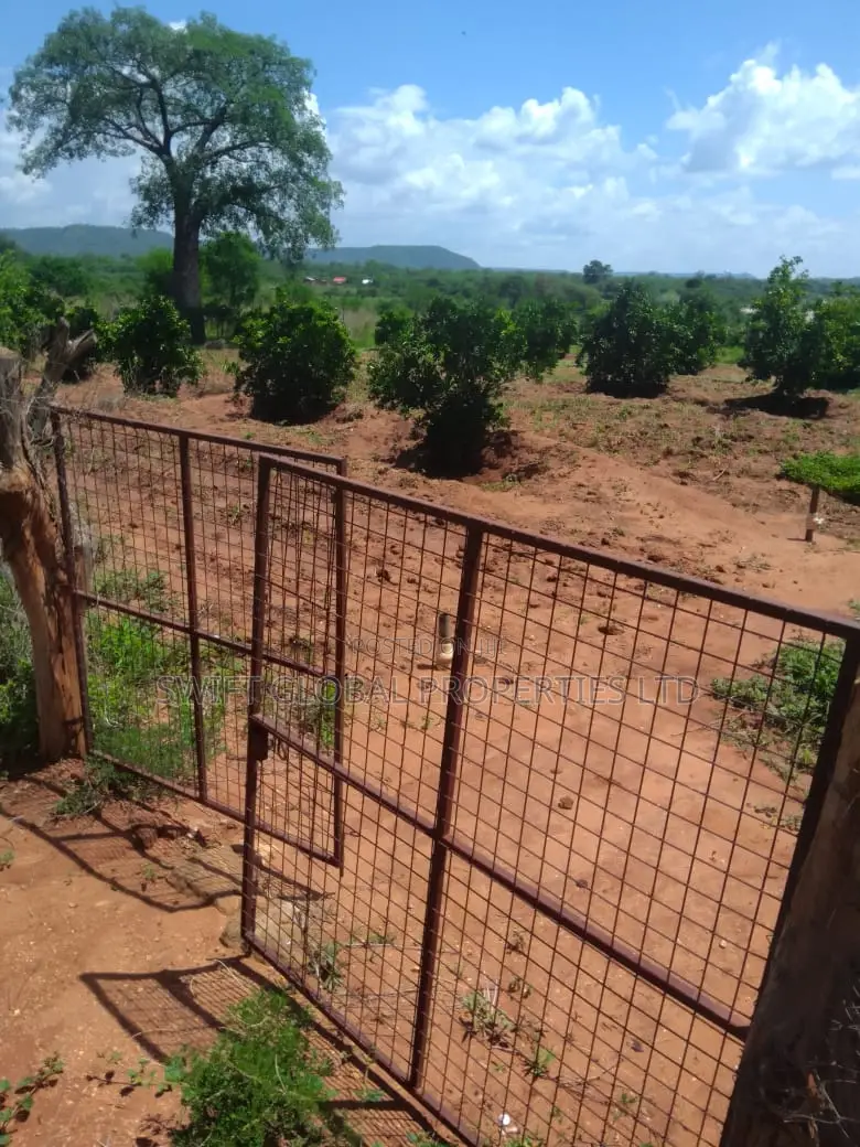 240 Acres With Water Is Available on Quick Sale in Makueni Emali in Emali/Mulala