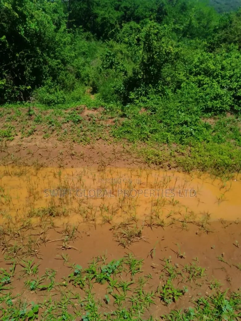 240 Acres With Water Is Available on Quick Sale in Makueni Emali in Emali/Mulala