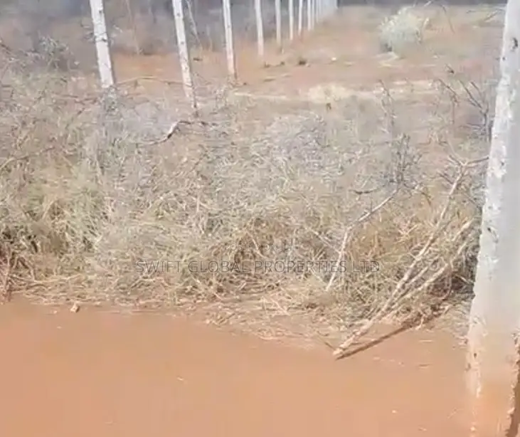 240 Acres With Water Is Available on Quick Sale in Makueni Emali in Emali/Mulala