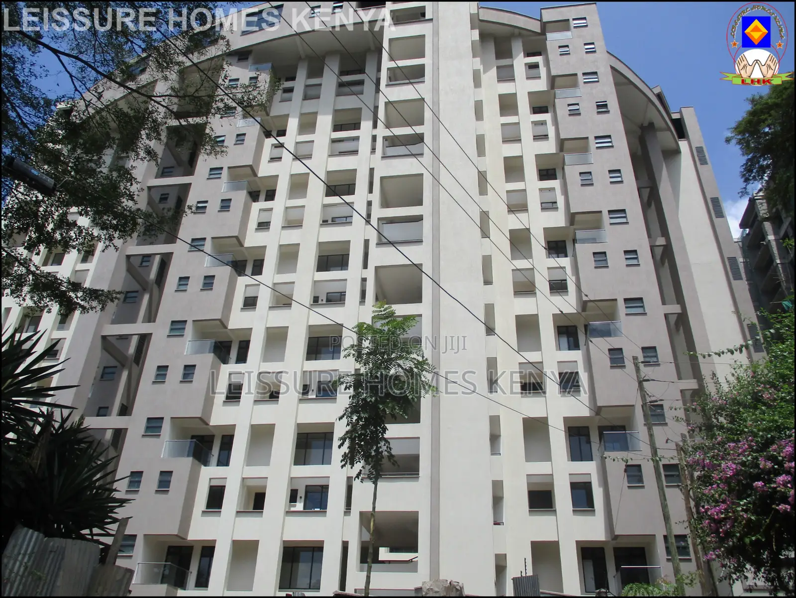 4bdrm Duplex in Riverside Drive for sale in Riverside Drive