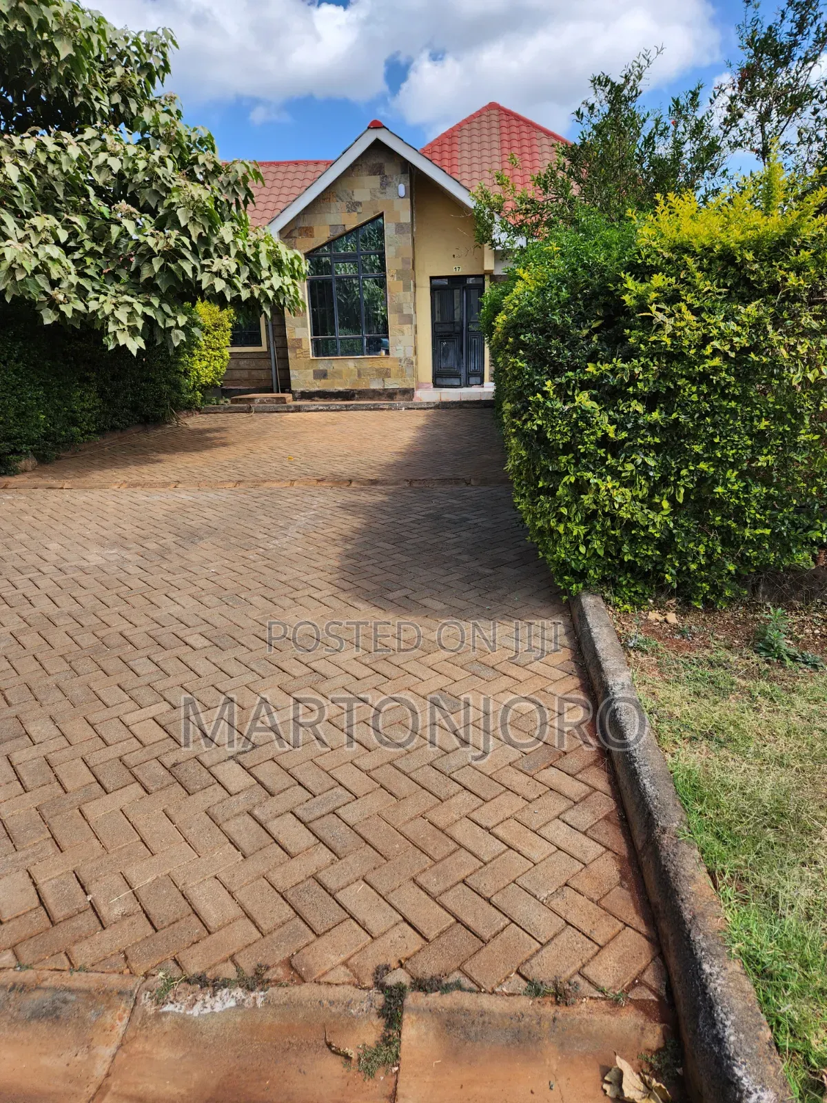 Furnished 4bdrm Bungalow in Kenyatta Road for sale in Kenyatta Road / Theta