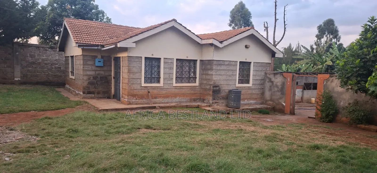 🏡🥑 2-Bedroom Bungalow on 2 Acres in Karai