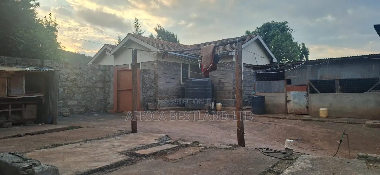 🏡🥑 2-Bedroom Bungalow on 2 Acres in Karai