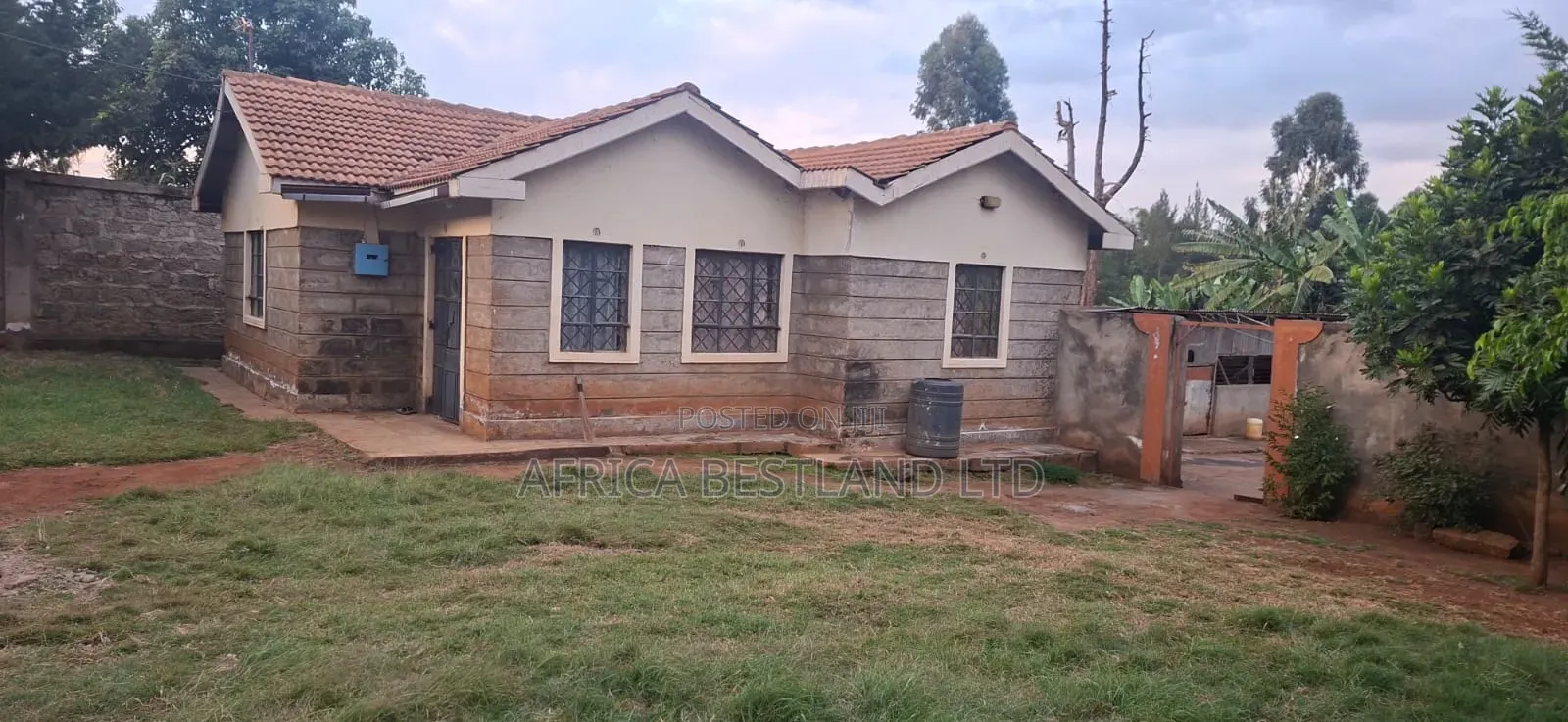 🏡🥑 2-Bedroom Bungalow on 2 Acres in Karai