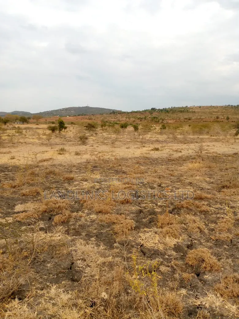 100 Acres Diffirently  Touching Mombasa Rd  at Maanzoni &After  Chumvi in Mombasa Road