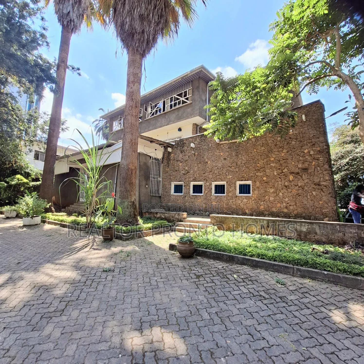 Commercial Property for Office Use in Raphta Road Area