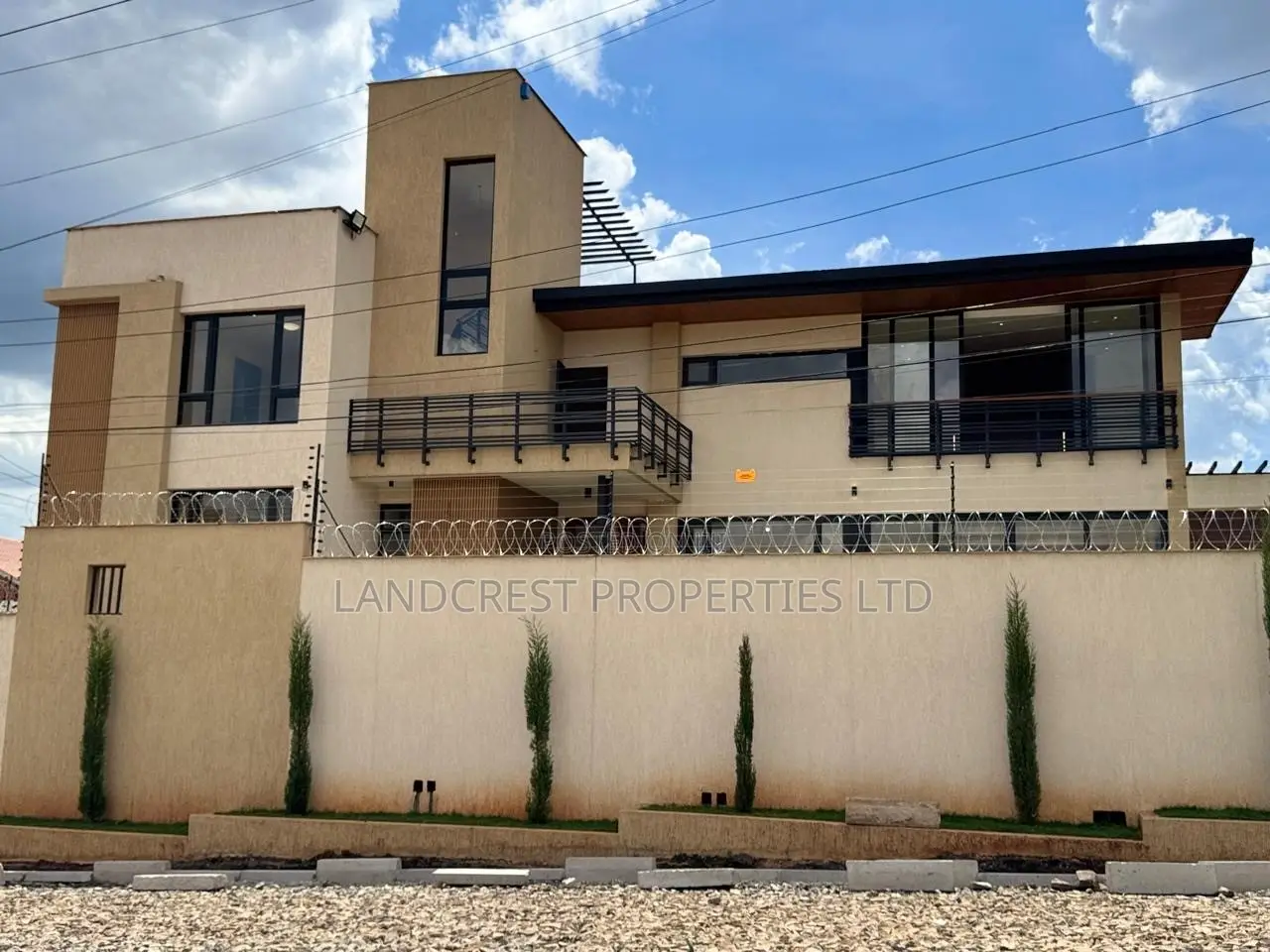 4bdrm Townhouse/Terrace in Membley Estate for sale in Membley Estate