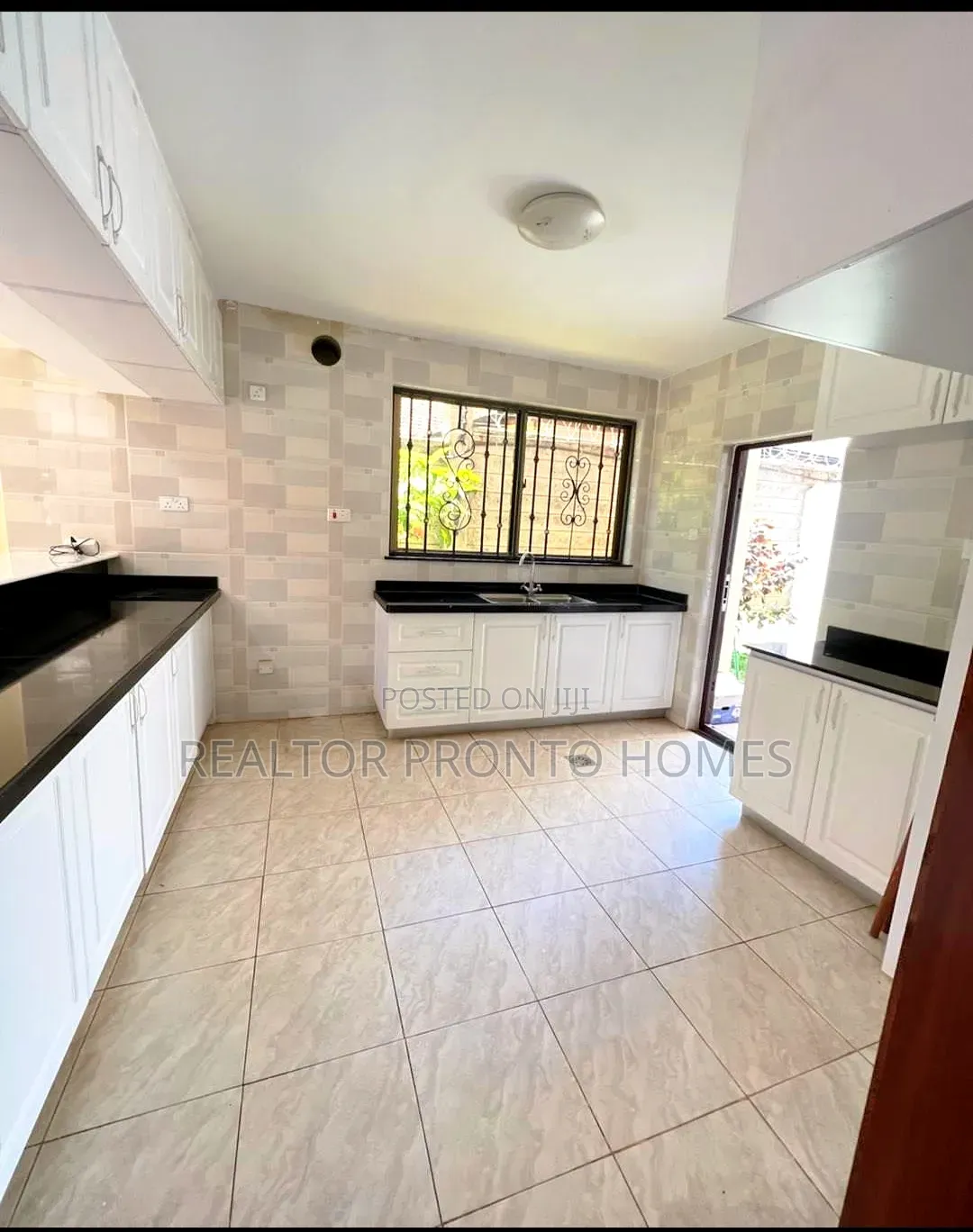 5bdrm Townhouse/Terrace in Lavington, Muthangari for sale in Muthangari