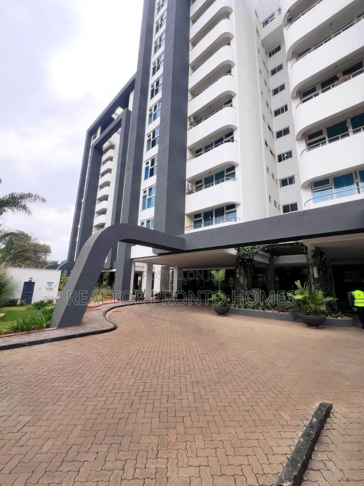 4bdrm Apartment in Riverside for rent in Riverside Drive