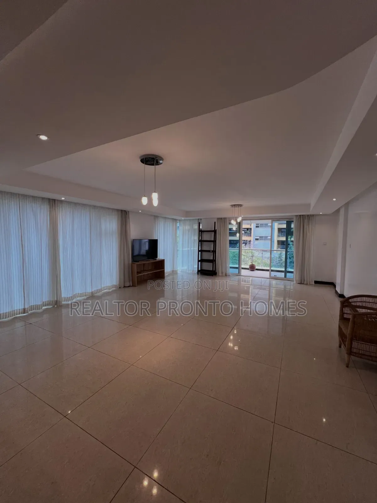 4bdrm Apartment in Riverside for rent in Riverside Drive