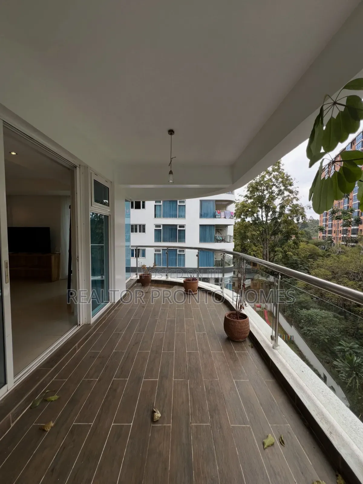 4bdrm Apartment in Riverside for rent in Riverside Drive