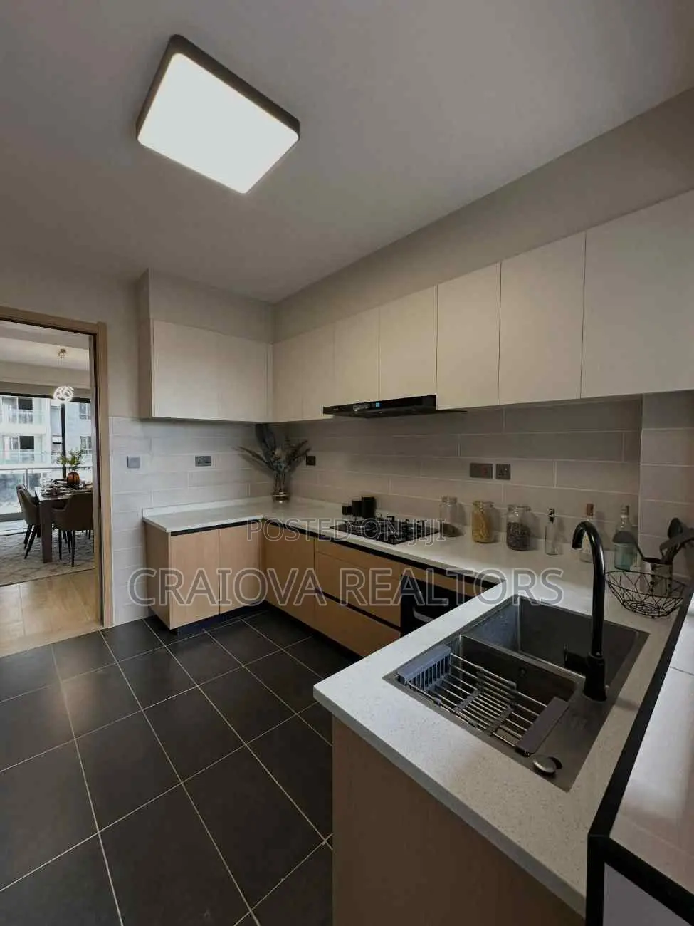2bdrm Apartment in Gateway Mall Area for sale in Gateway Mall Area