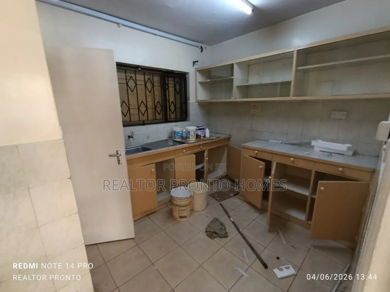 Commercial 3 Bedrooms Massionatte for Office Use in Hurlingham