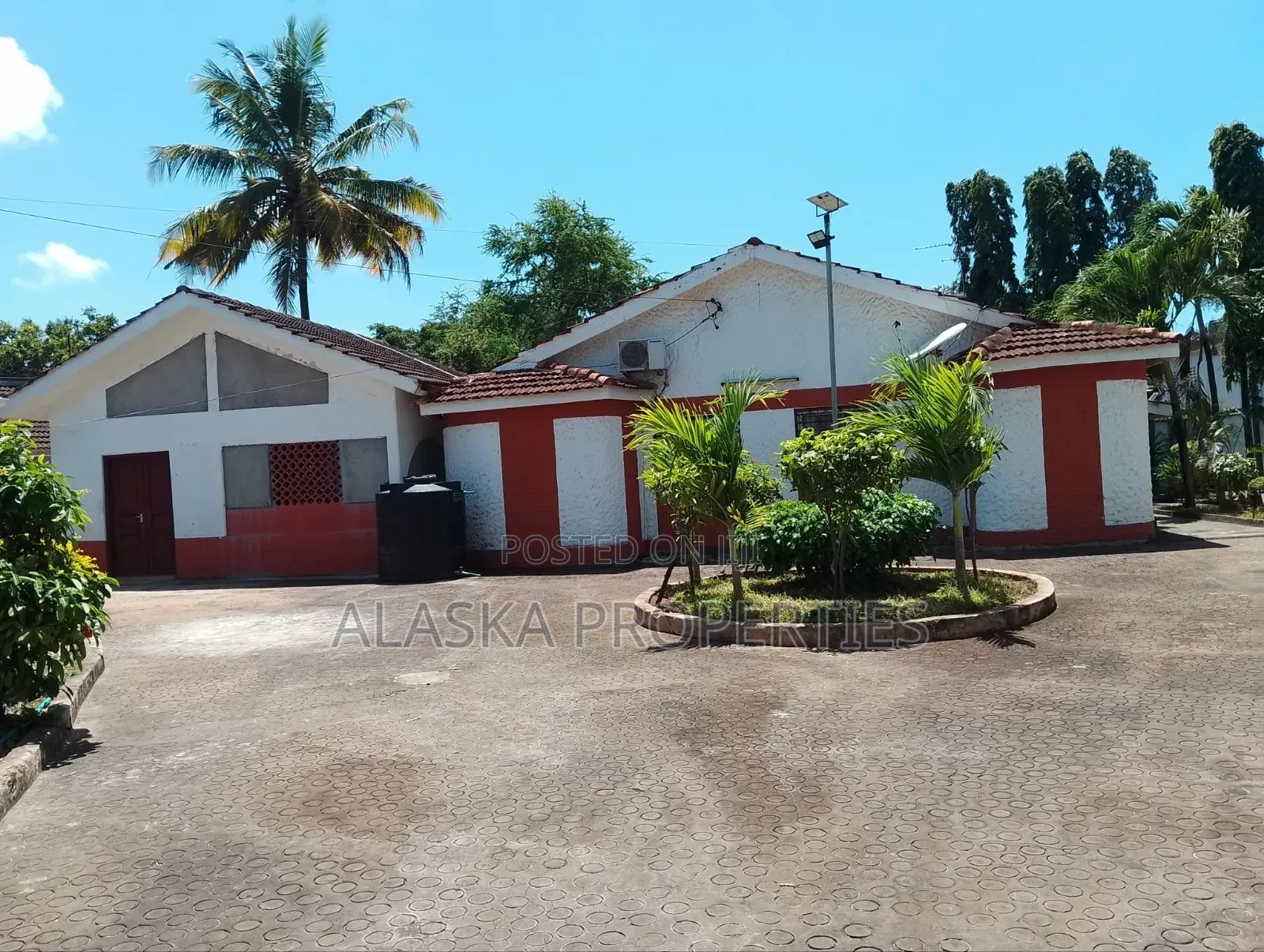 6bdrm Bungalow in Nyali Estate for sale in Nyali