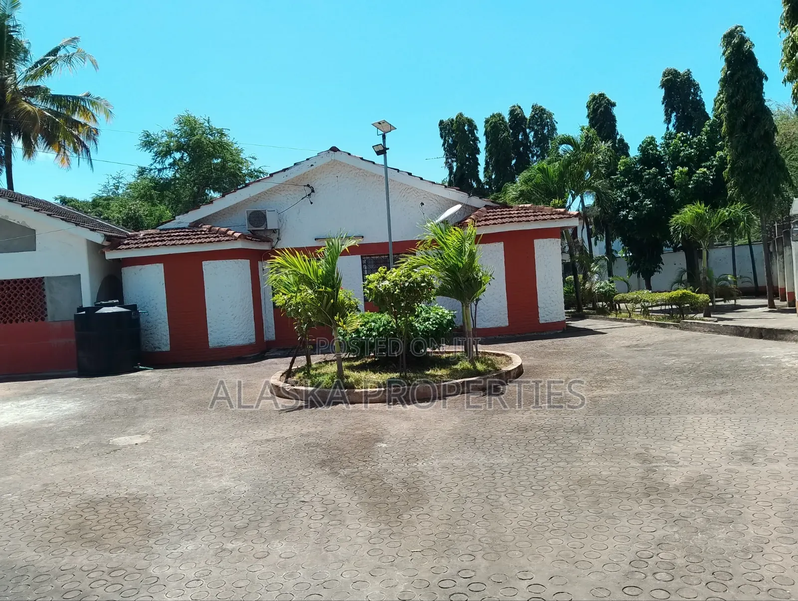 6bdrm Bungalow in Nyali Estate for sale in Nyali