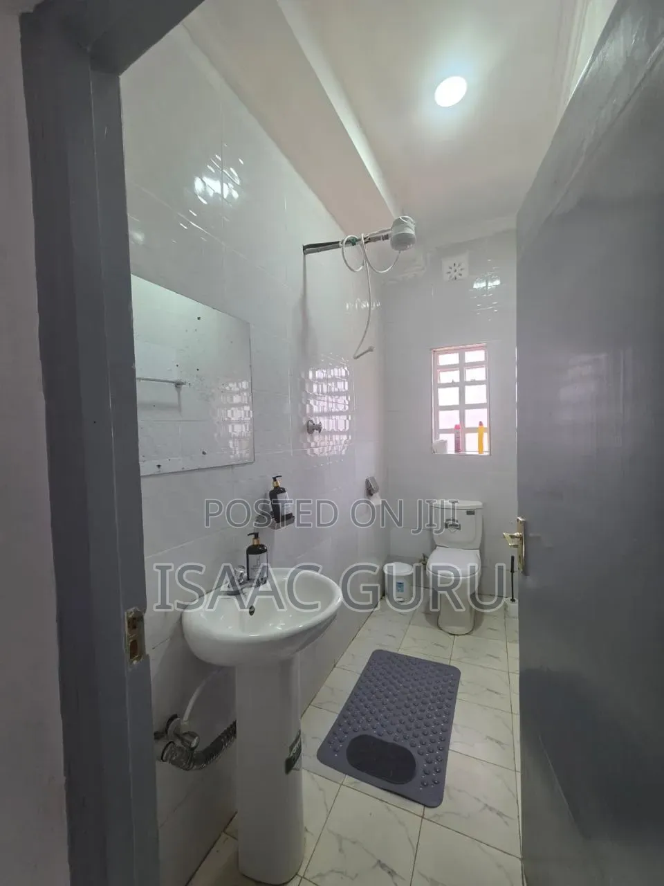 6 Bedroom Airbnb in Naivasha in Karagita